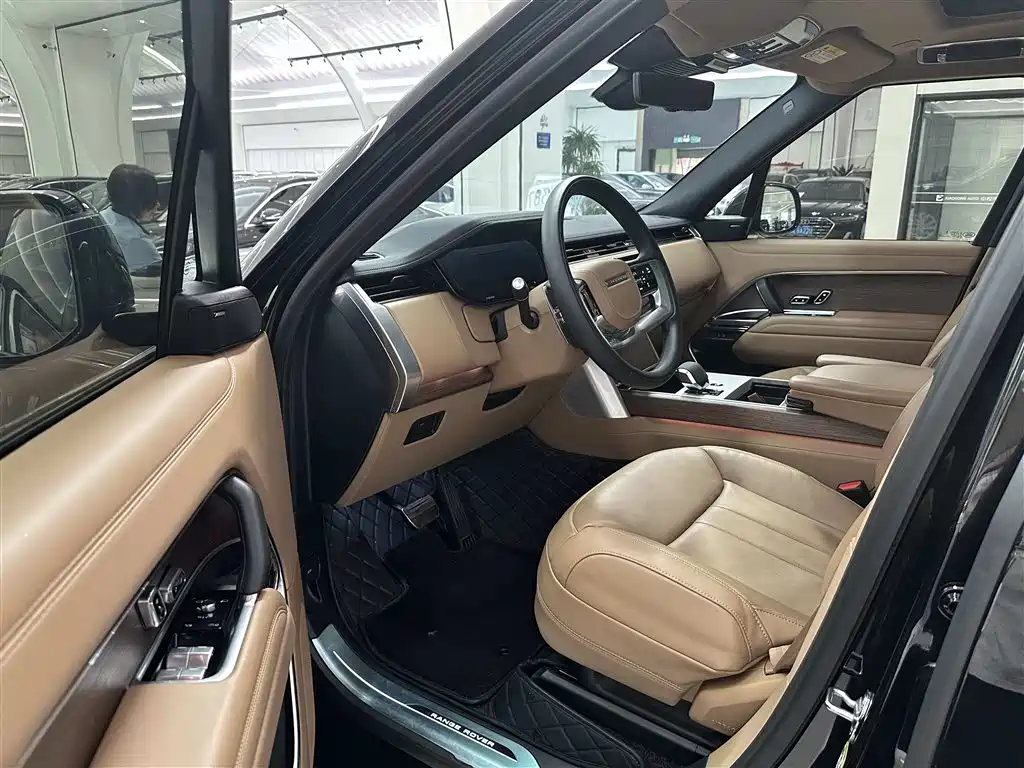 Land Rover Range Rover 2025 3.0 L6 400PS Flourishing Era Extended Wheelbase фото 6