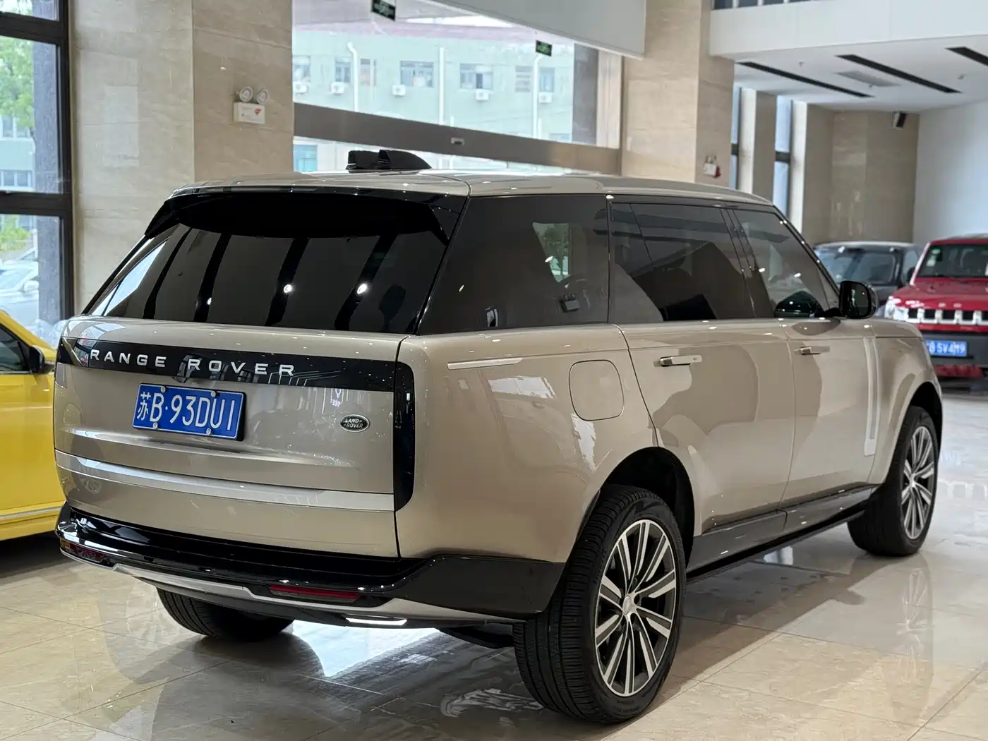 Land Rover Range Rover 2025 3.0 L6 400PS Genesis Extended Wheelbase фото 25