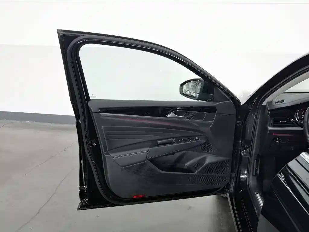 Фото 8 - Volkswagen Passat
