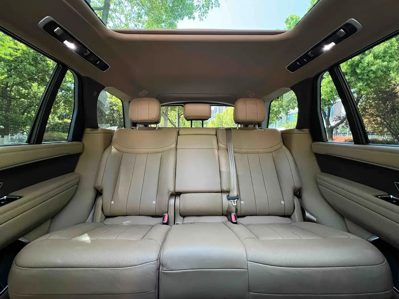 Land Rover Range Rover 2024 3.0 L6 400PS Genesis Extended фото 9