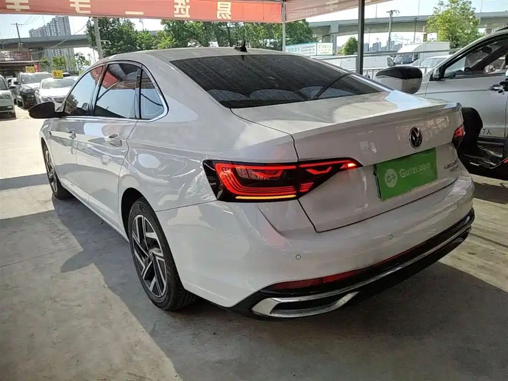 Volkswagen Sagitar 2023 300TSI DSG Surpassing Edition фото 5
