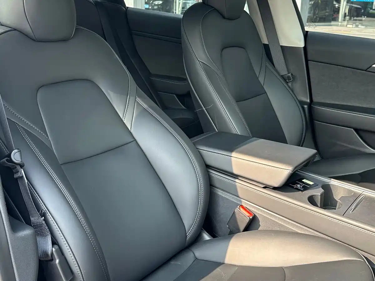 Фото 4 - Tesla Model 3