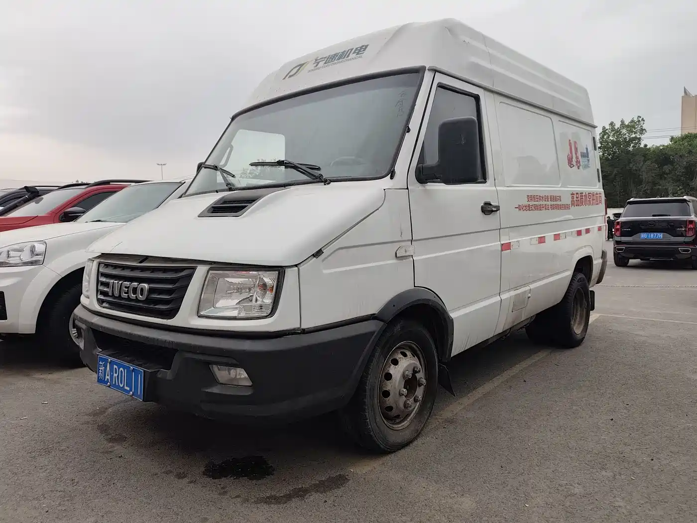 Iveco Daily 2021 Model 2.8T V35 VAN Cargo Van 3 Seats Short Wheelbase Medium Roof Dual Tires Manual Door