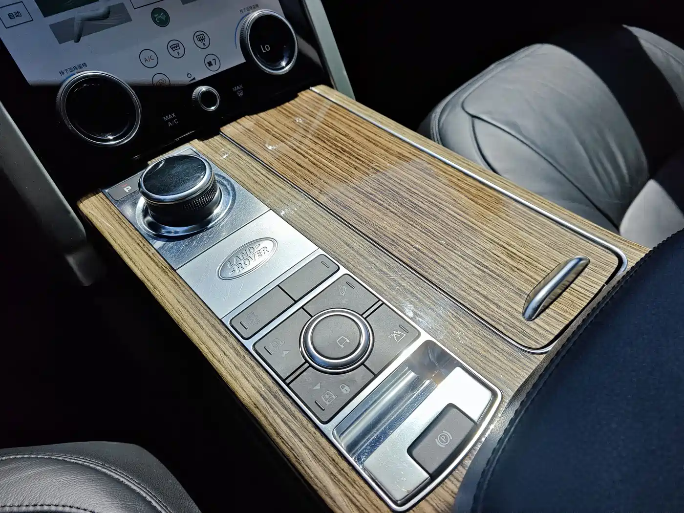 Land Rover Range Rover 2018 3.0 SC V6 Golden Age Edition фото 16