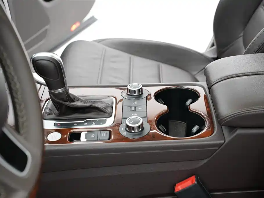 Volkswagen Touareg 2011 3.0TSI Premium фото 29