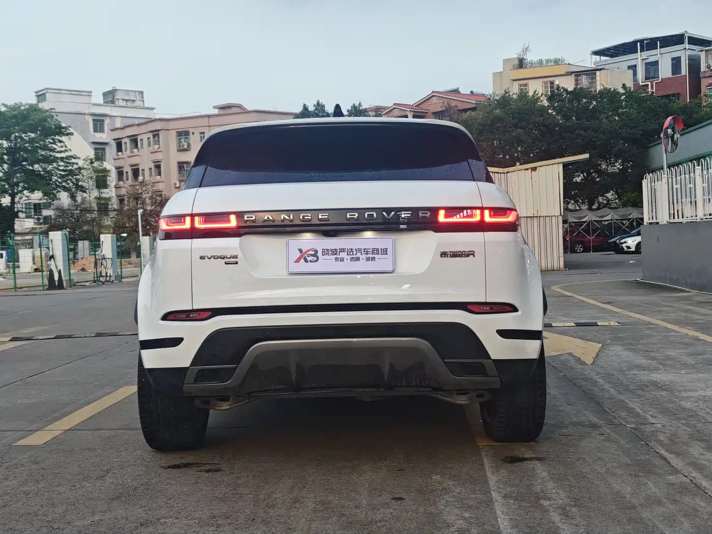 Land Rover Range Rover Evoque 2023 Range Rover Evoque L 249PS Luxury Edition фото 2