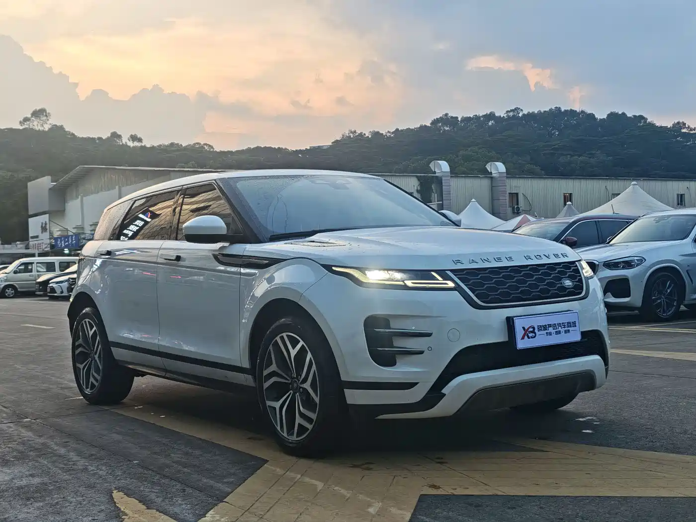 Land Rover Range Rover Evoque 2023 Range Rover Evoque L 249PS Luxury Edition фото 4