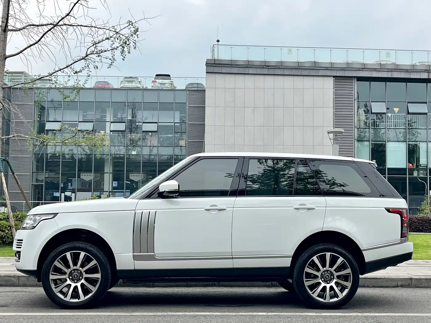 Land Rover Range Rover 2015 3.0 TDV6 Vogue фото 3