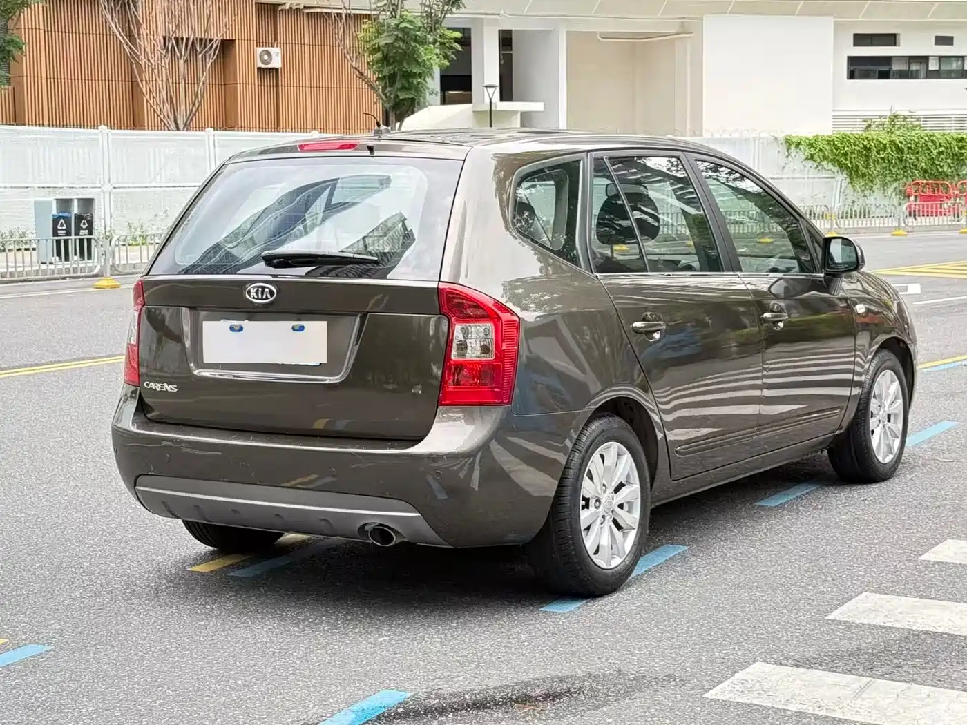 Kia Carens 2011 1.6L 5-seat Automatic Comfort фото 8
