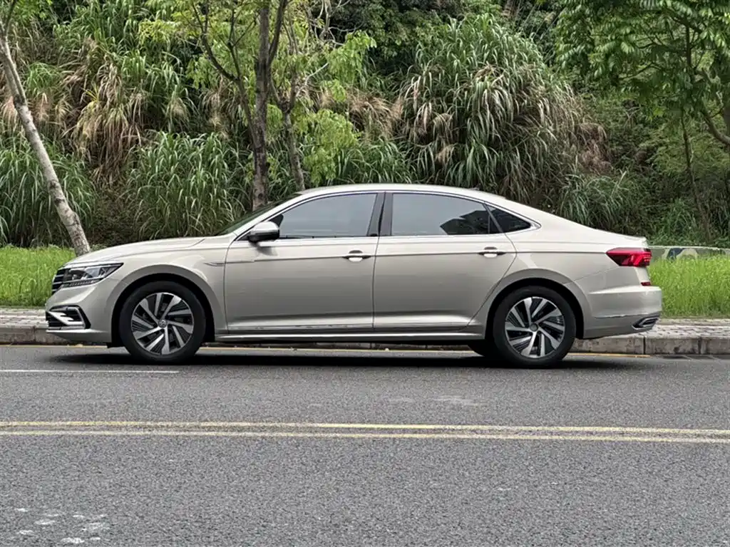 Volkswagen Passat New Energy 2020 430PHEV Hybrid Luxury (China VI) фото 23