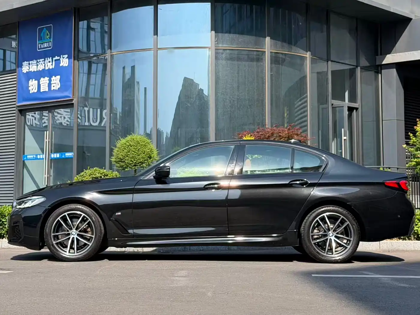 BMW 5 Series (Import) 2022 Model Second Facelift 525i M Sport Package фото 5