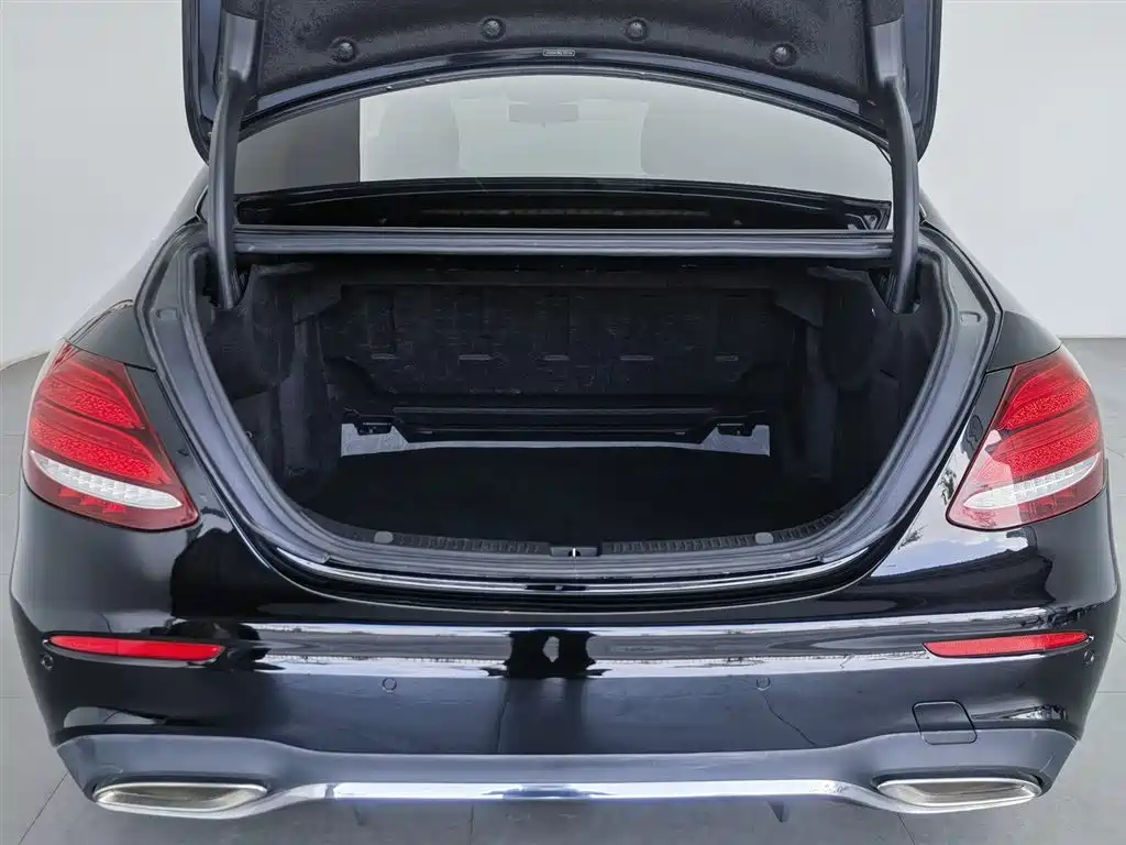 Mercedes-Benz E-Class 2018 E 200 L Sport фото 16