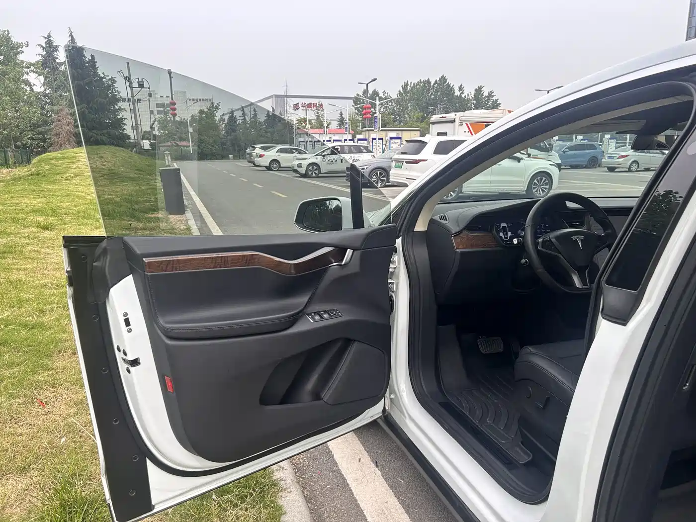 TESLA MODEL X