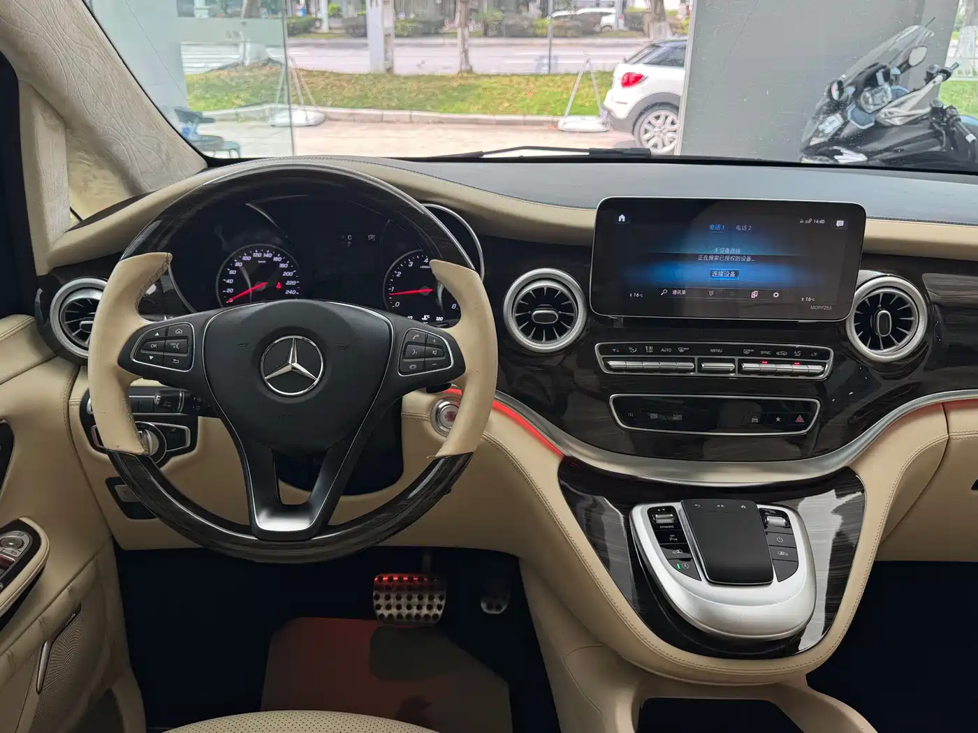Mercedes-Benz V-Class 2021 V 260 L Long Wheelbase Luxury Edition фото 16