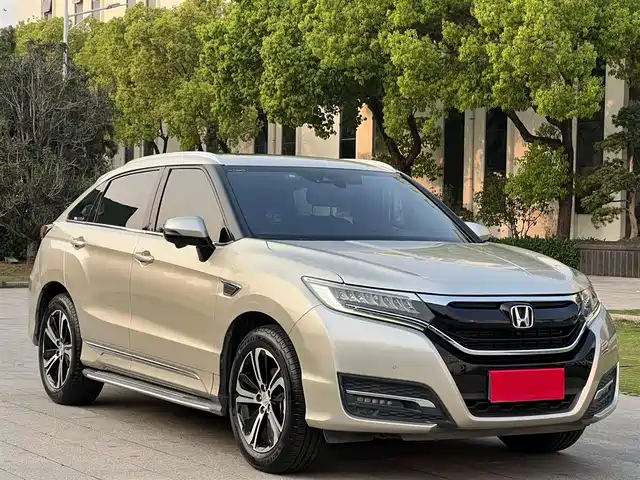 HONDA UR V