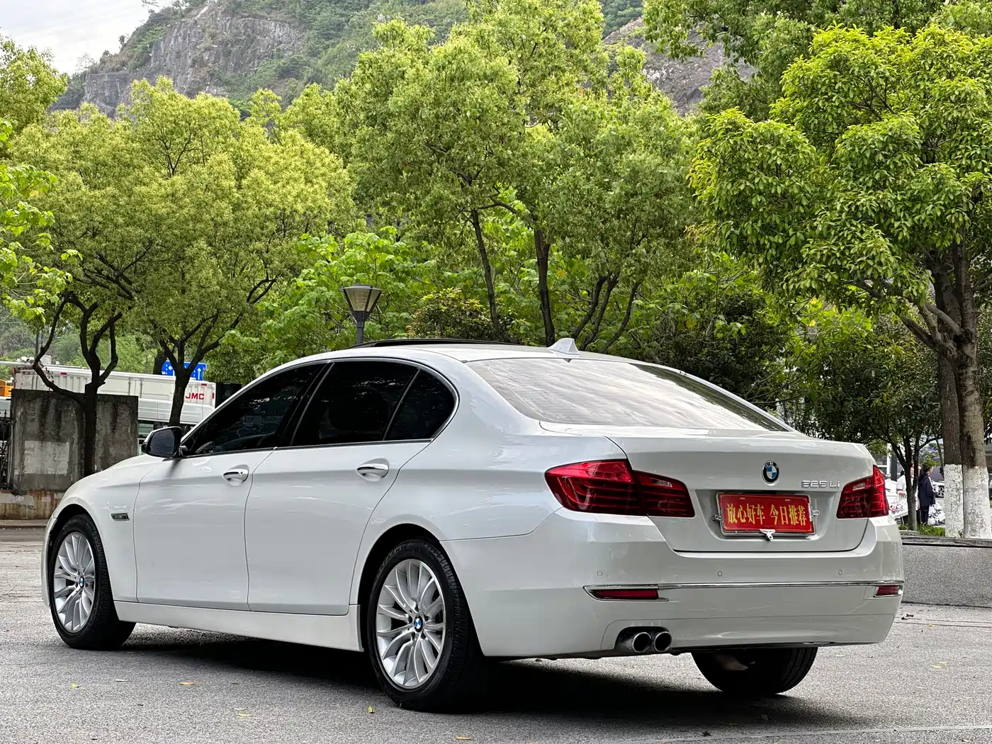 BMW 5 Series 2017 525Li Luxury Design Package фото 5