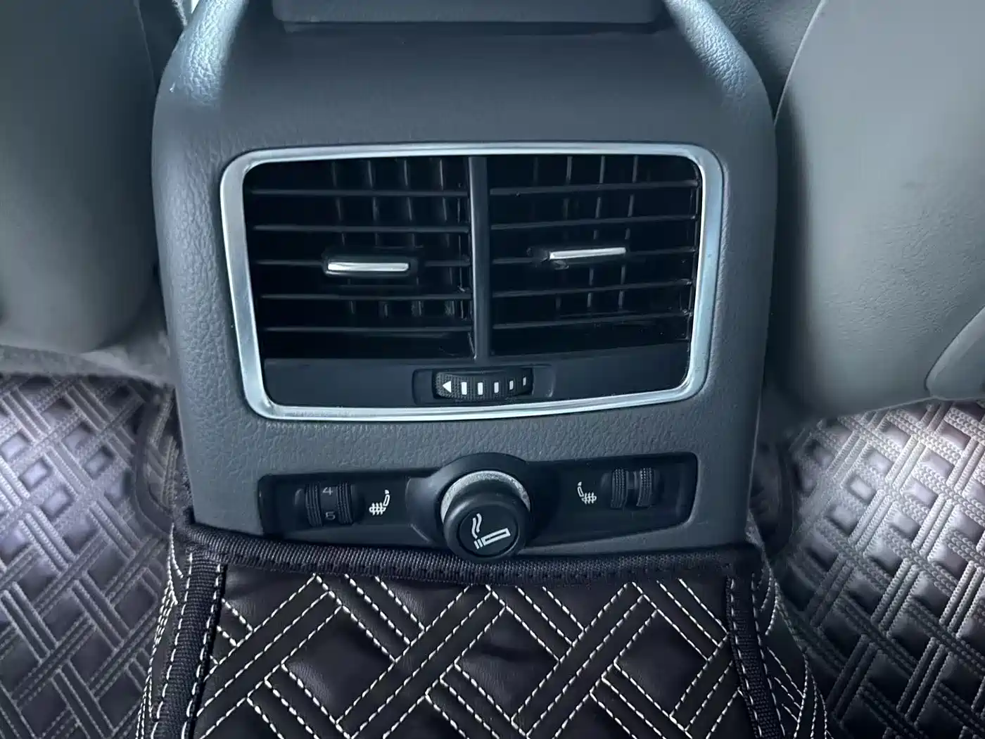 Audi A6L 2011 Model 2.4L Comfort фото 9