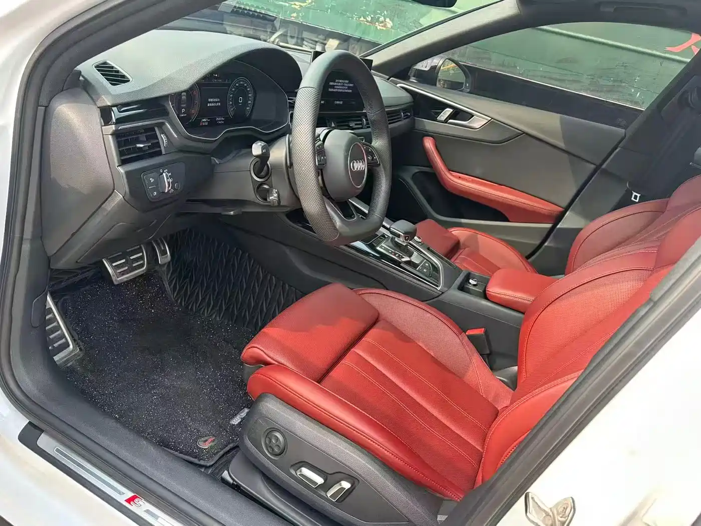 Audi A4L 2025 2 Million Celebration Edition 40 TFSI Luxury Dynamic фото 11
