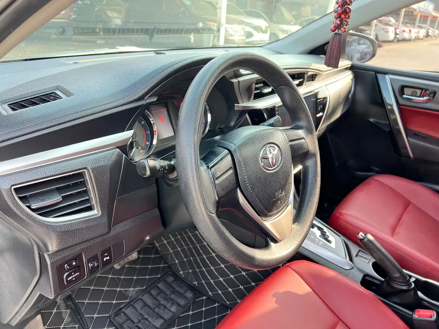 Toyota Corolla 2014 1.6L CVT GLX-i Navigation Edition фото 8