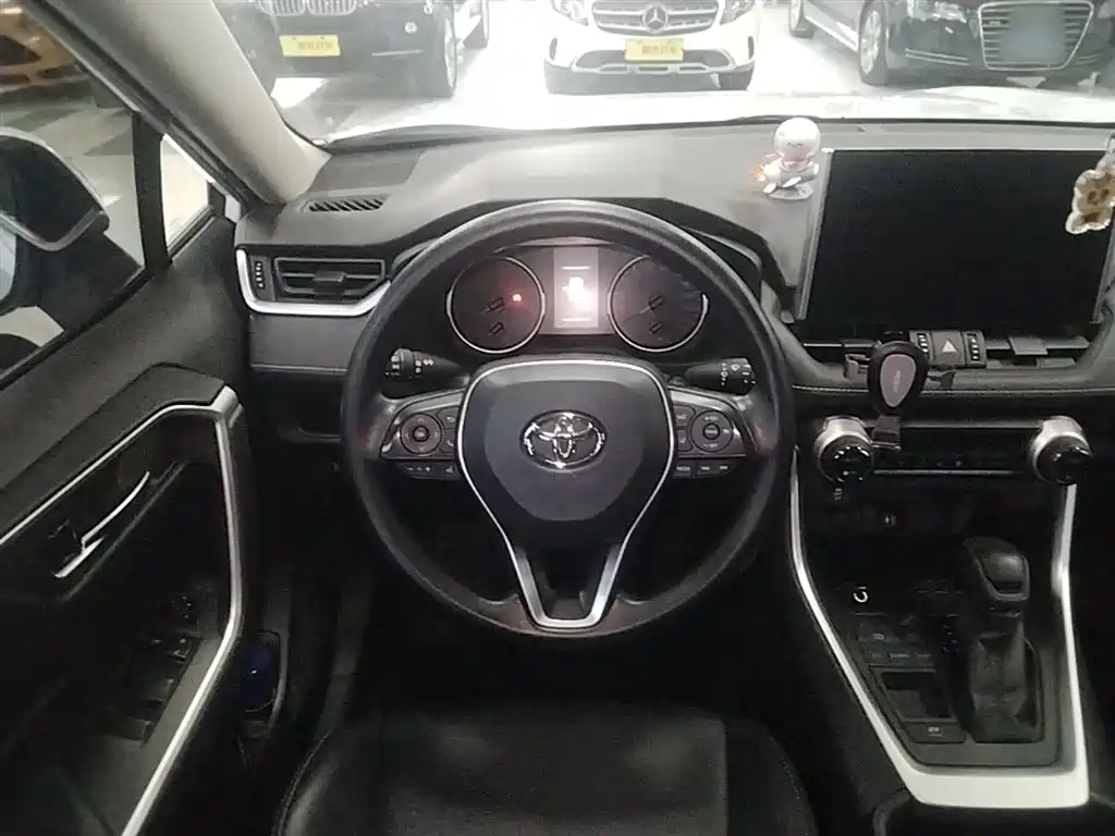 Toyota Wildlander 2020 Dual Engine 2.5L E-CVT FWD Luxury фото 11