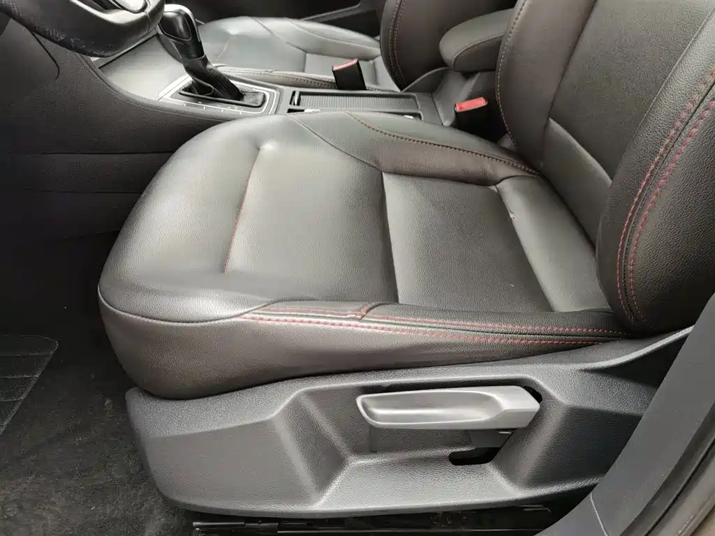 Volkswagen Golf 2015 1.6L Automatic Comfort фото 20