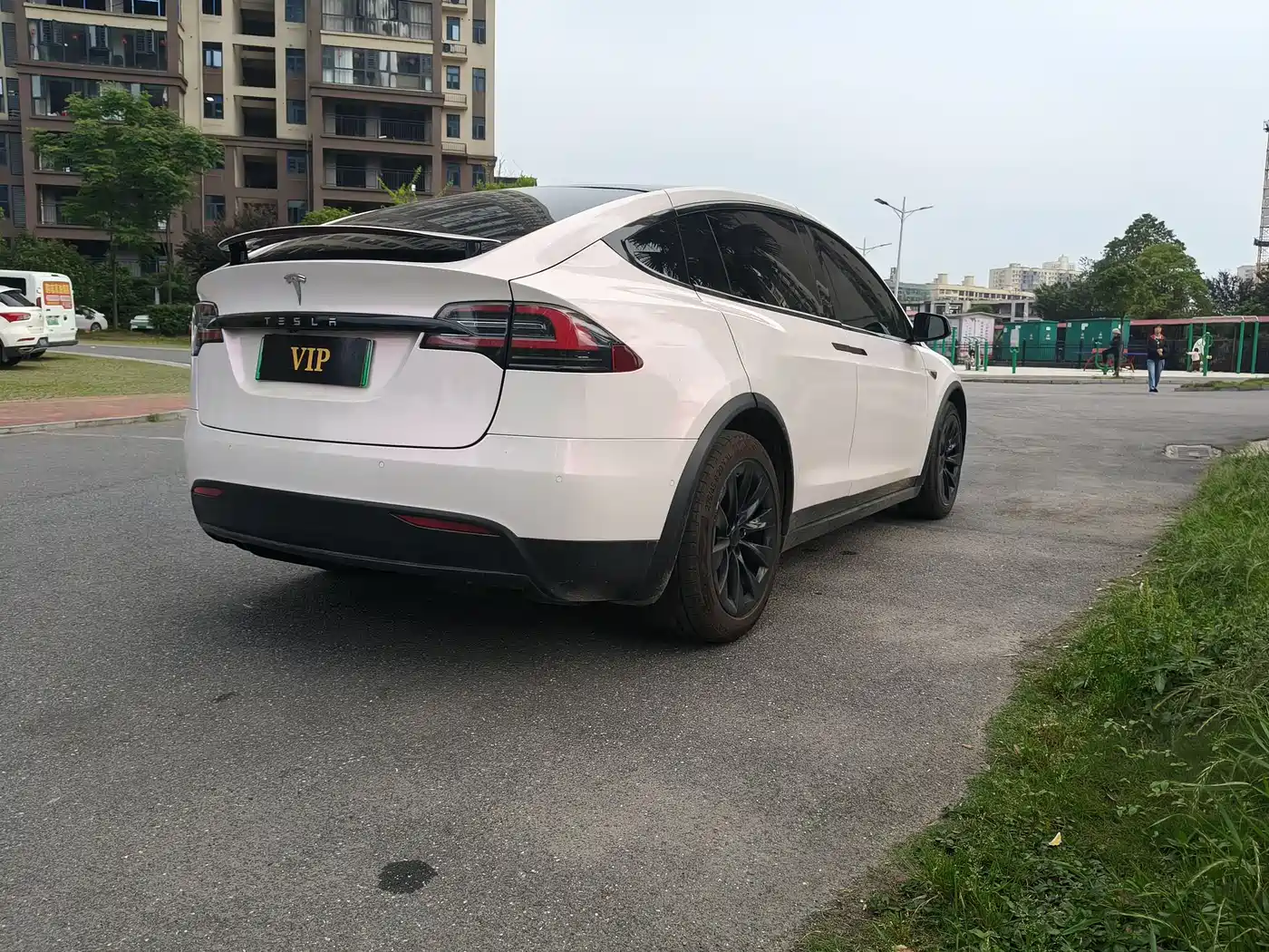 TESLA MODEL X