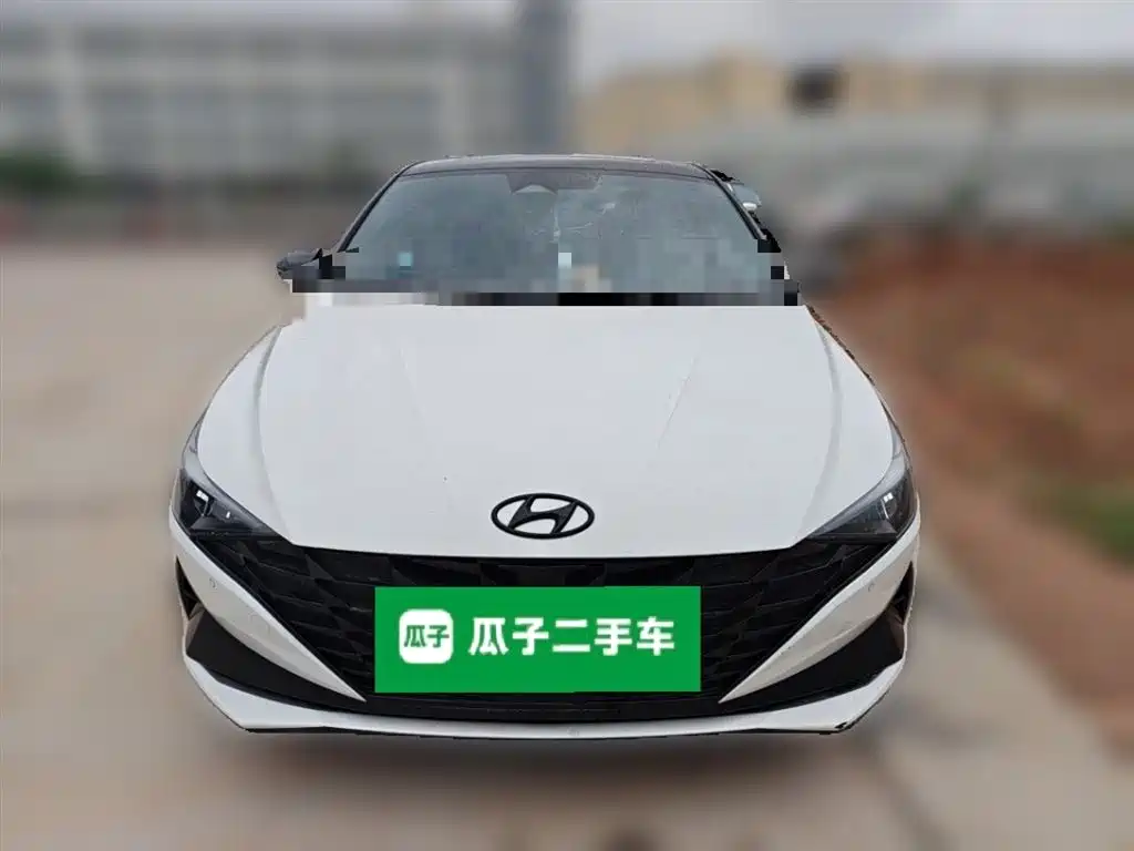 Hyundai Elantra 2022 1.5L CVT LUX Premium Edition фото 24
