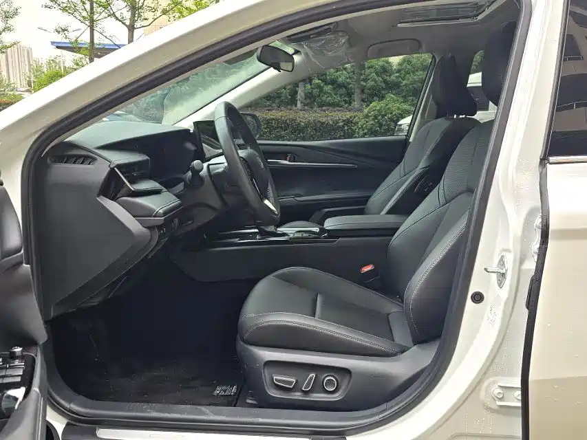 Toyota Camry 2024 2.0G Premium Edition фото 5