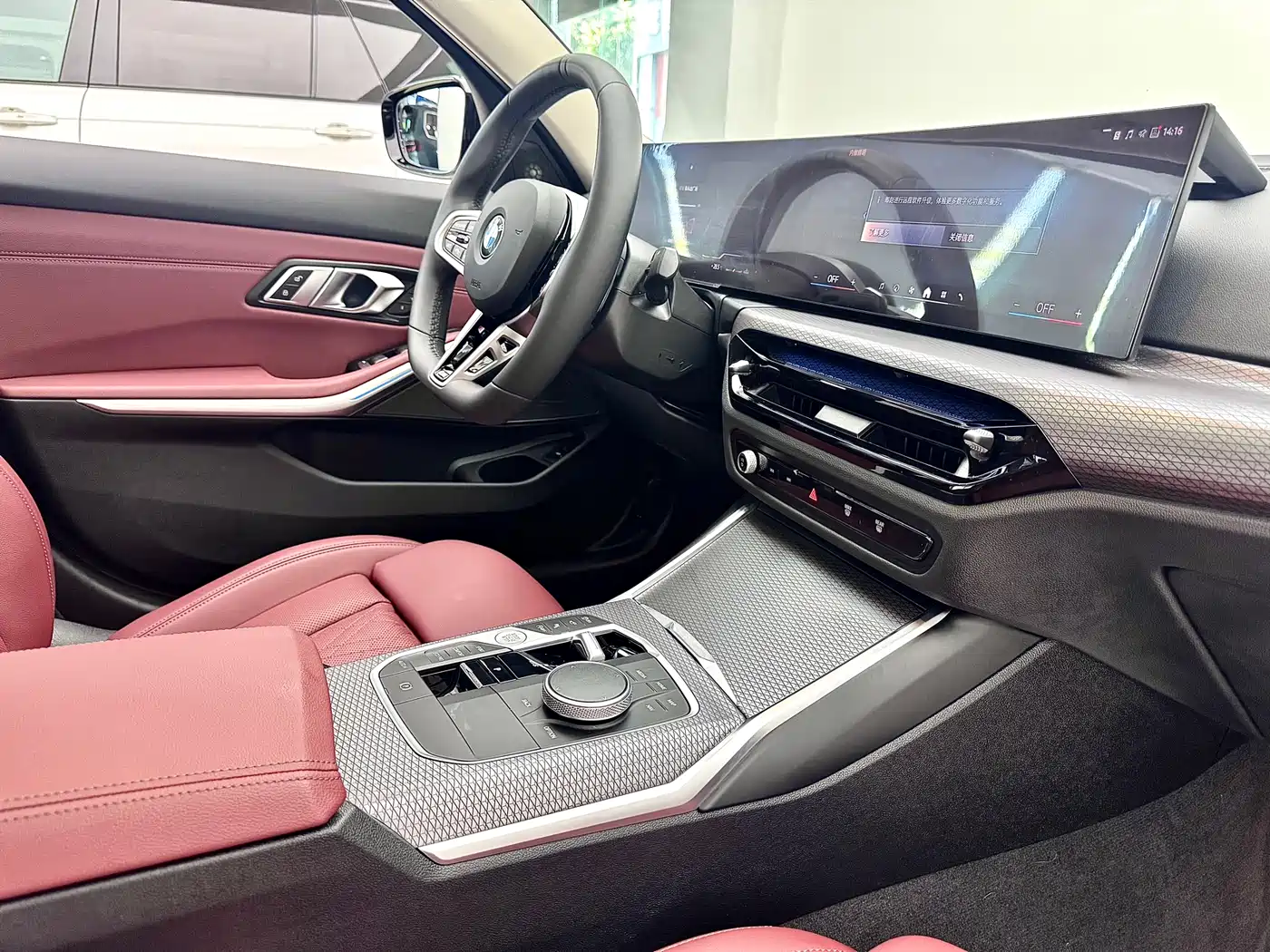 BMW 3 Series 2025 330Li M Sport Night Edition фото 18