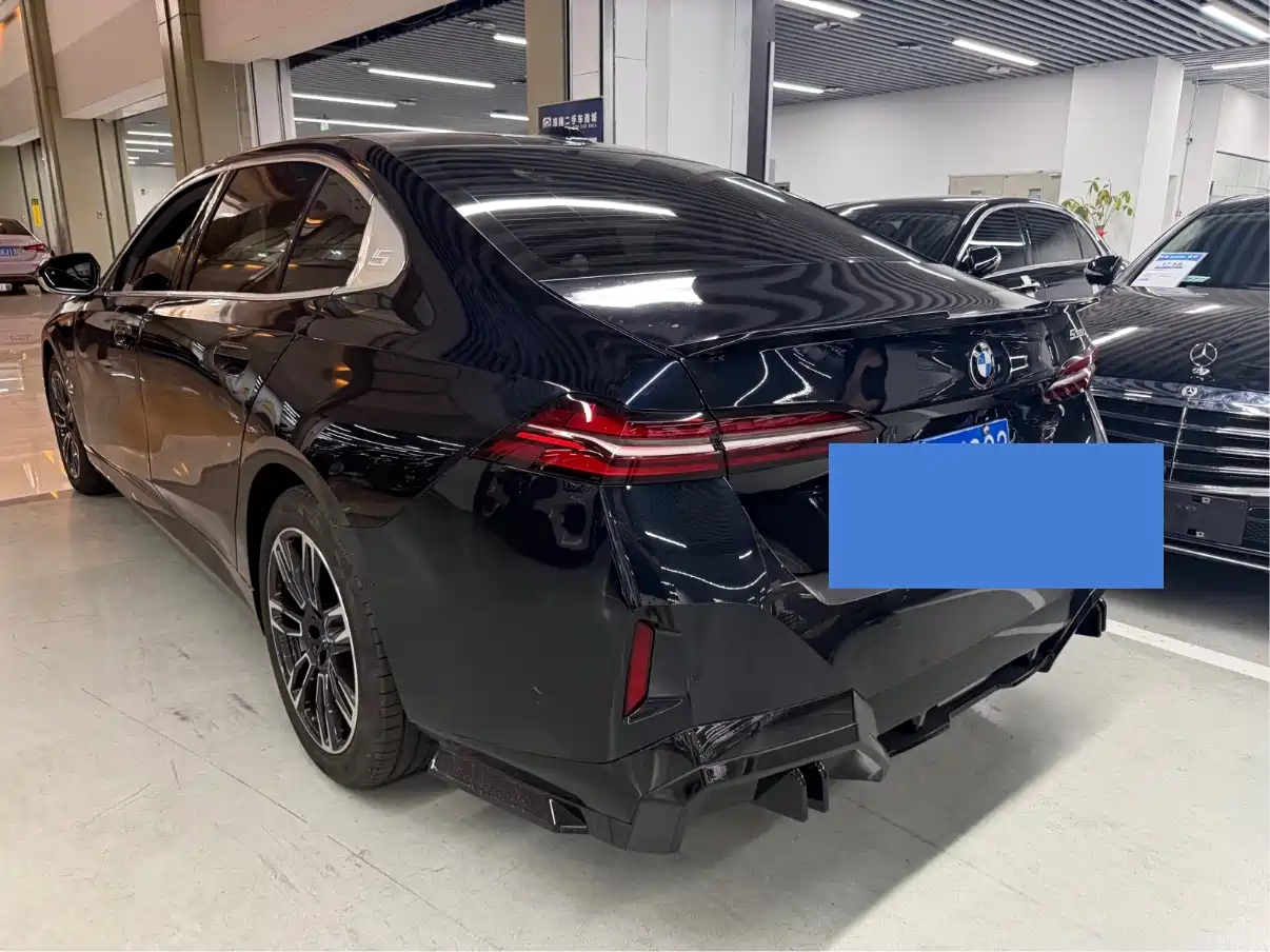 BMW 5 Series 2025 530Li Leading Luxury Package фото 16