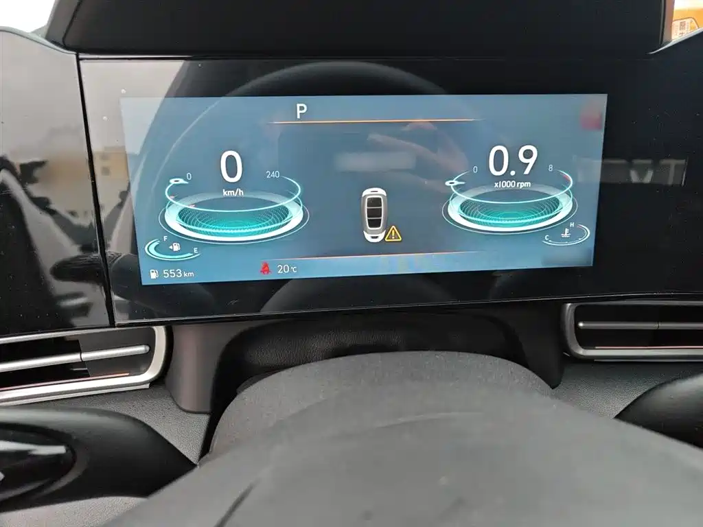 Hyundai Elantra 2022 1.5L CVT LUX Premium Edition фото 4