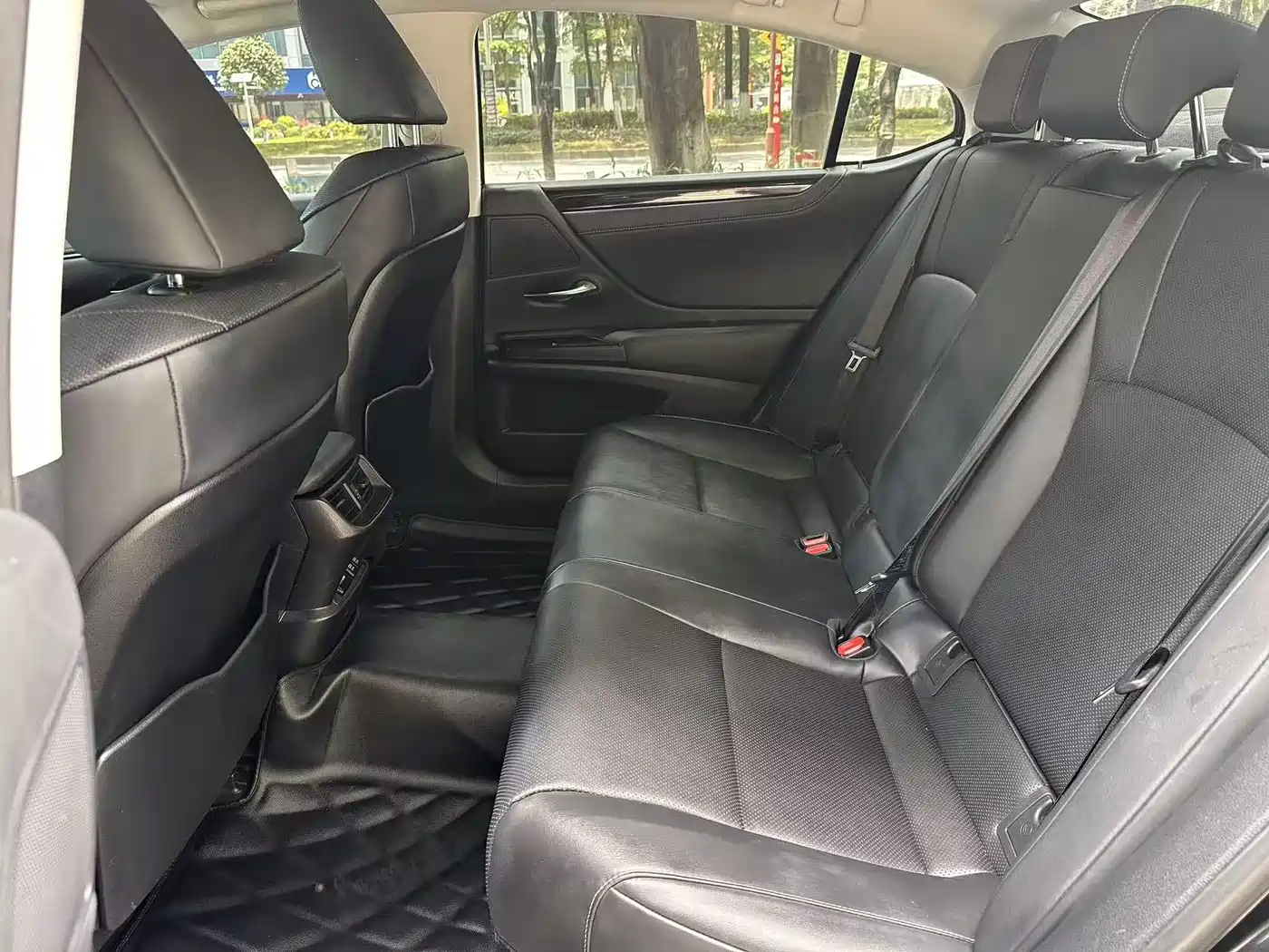 Lexus ES 2018 200 Luxury Edition China V фото 3
