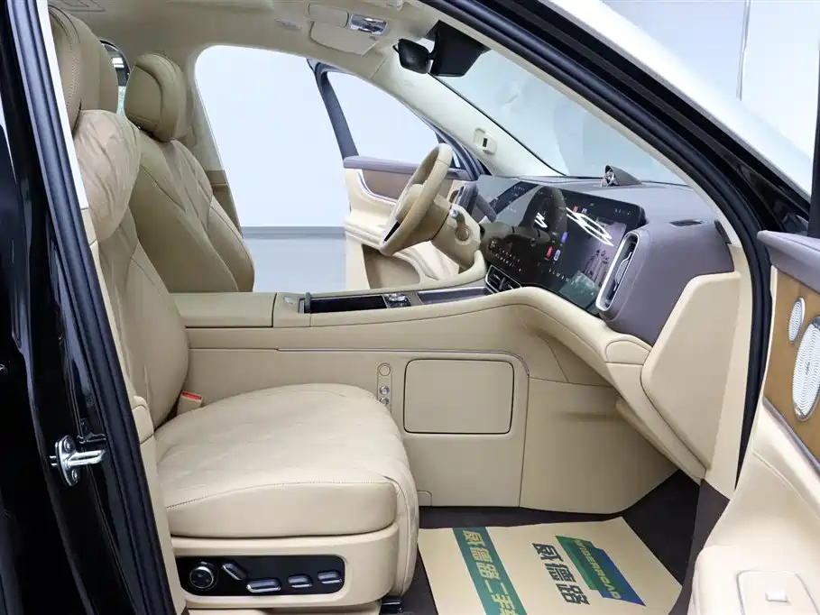 AITO Wenjie AITO M9 2025 Extended Range Ultra 52kWh 6-Seater фото 17