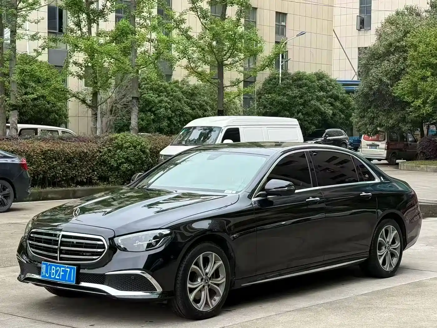 Mercedes-Benz E-Class 2023 E 300 L Sport Luxury фото 3