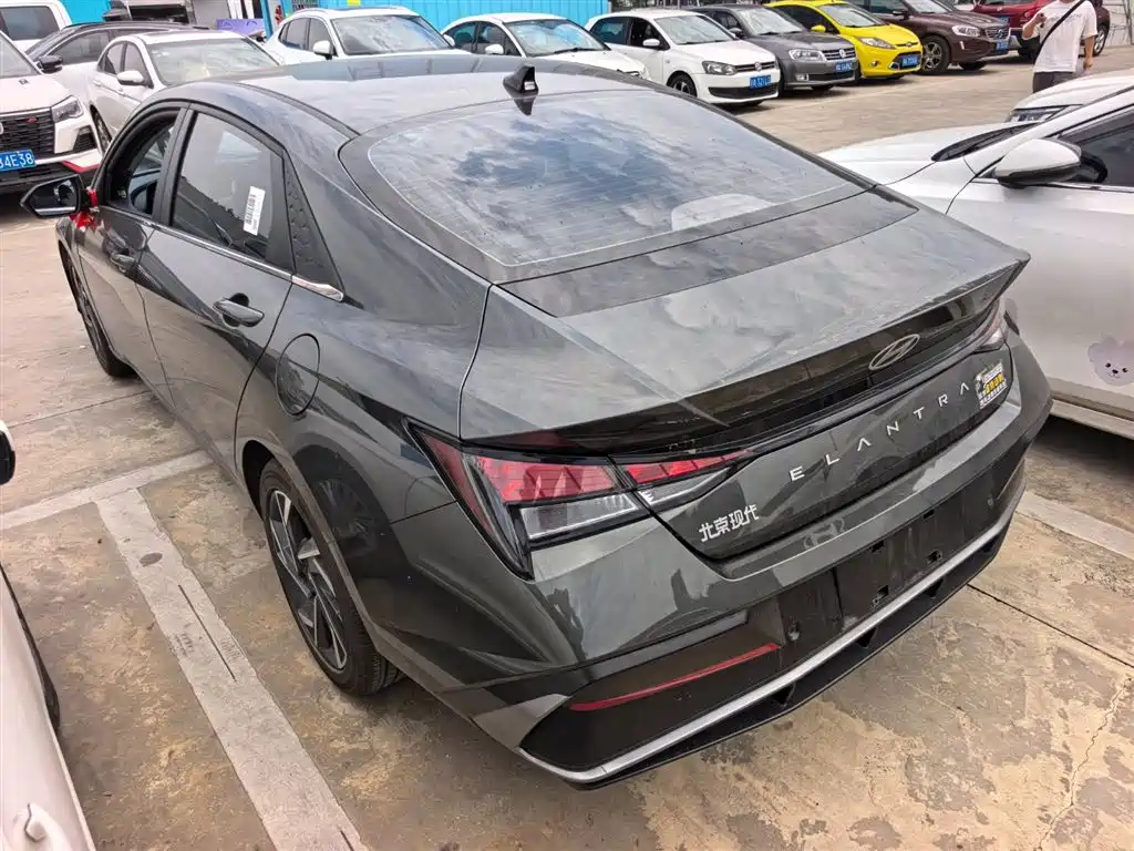 Hyundai Elantra 2023 1.5L CVT GLX Elite Edition фото 4