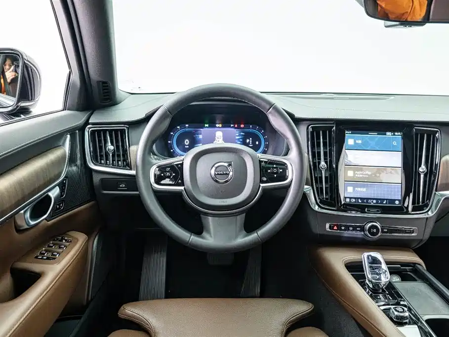 VOLVO S90