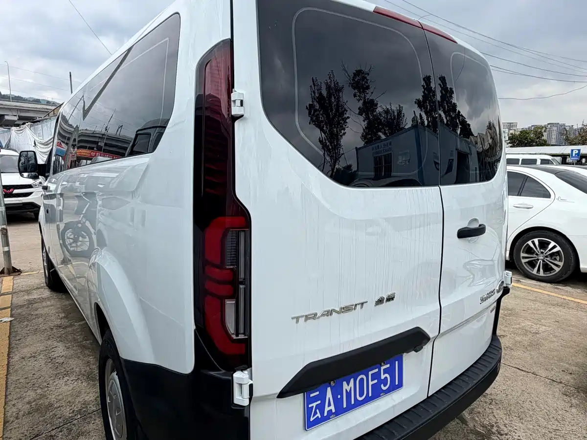 Ford Transit 2024 2023 Model 2.0T Diesel Manual Multi-Purpose Commercial Vehicle Medium Wheelbase Low Roof 5/6-Seater