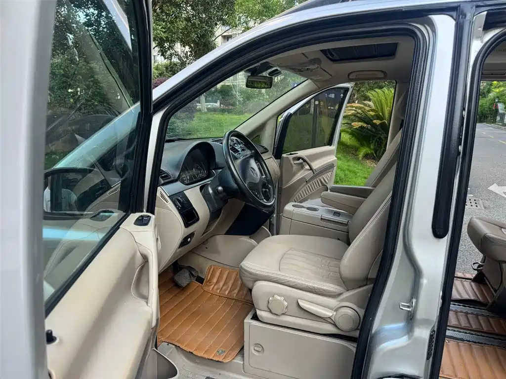 Mercedes-Benz Viano 2011 2.5L Luxury Edition фото 12