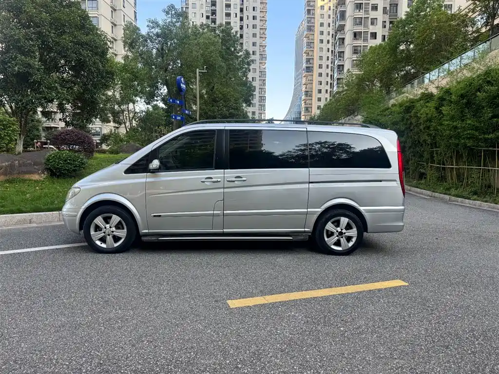 Mercedes-Benz Viano 2011 2.5L Luxury Edition фото 3