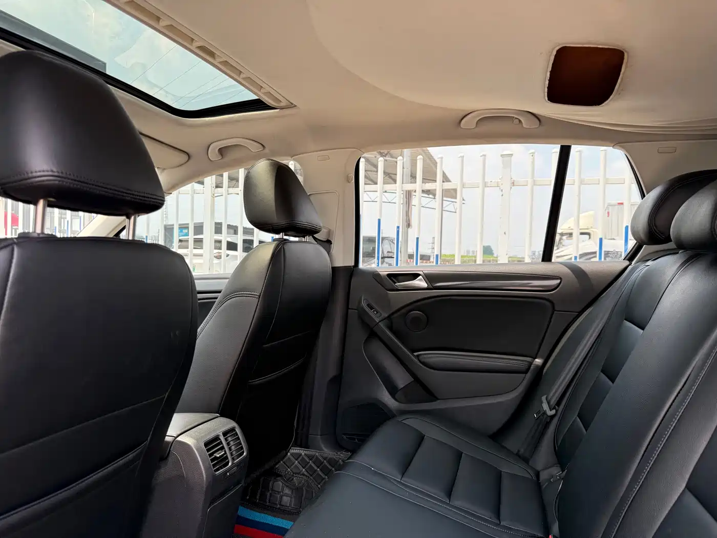 Volkswagen Golf 2011 1.4TSI Auto Comfort фото 9