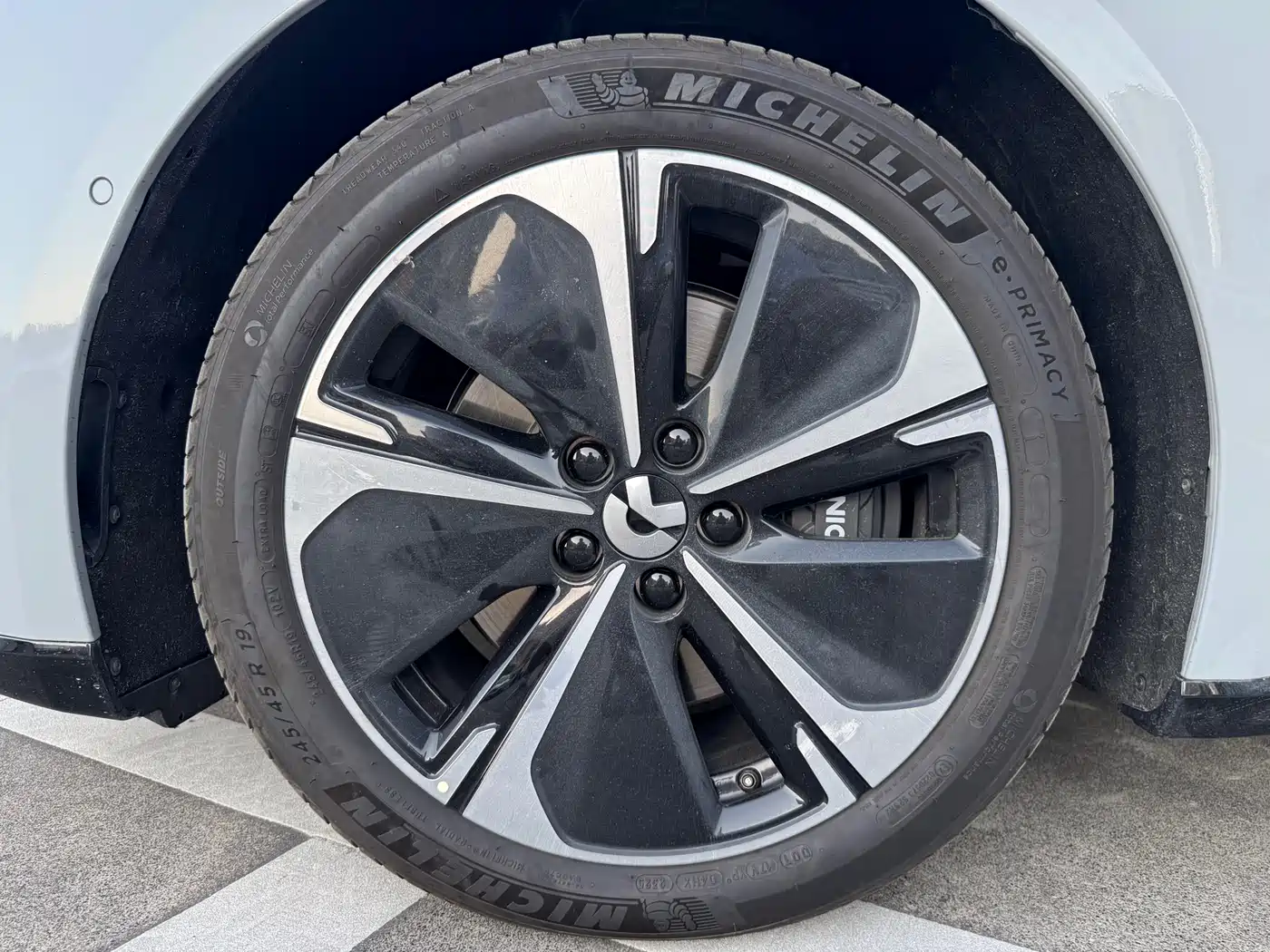 NIO ET5T 2025 Model Champion Commemorative Edition 75kWh Touring фото 15