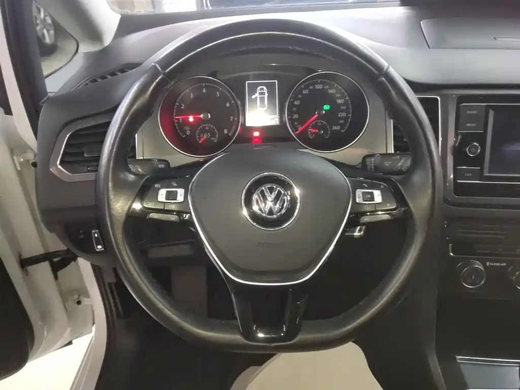 Volkswagen Golf Sportsvan 2018 230TSI Automatic Progressive фото 11