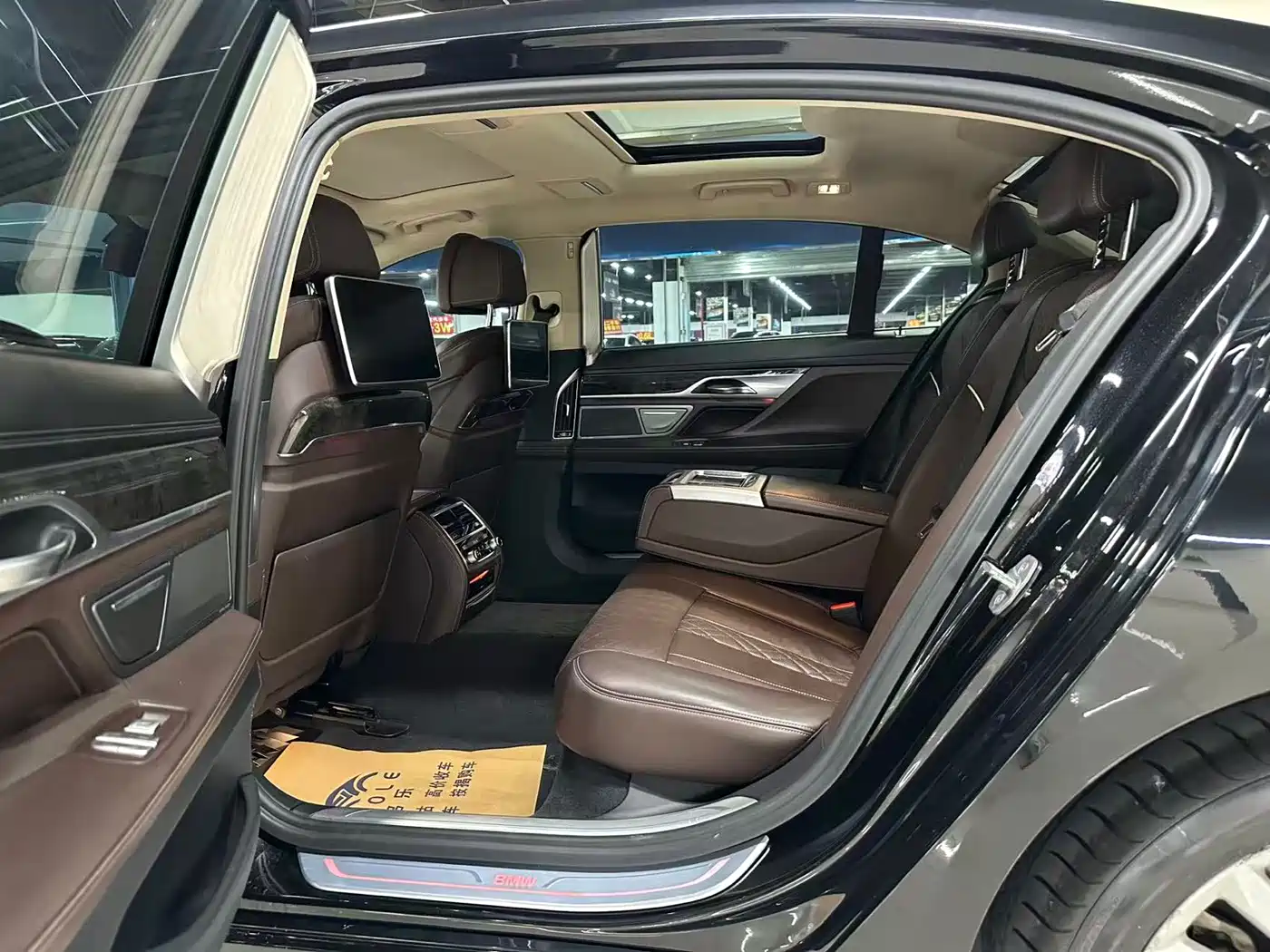 BMW 7 Series 2017 740Li Leading Edition фото 6