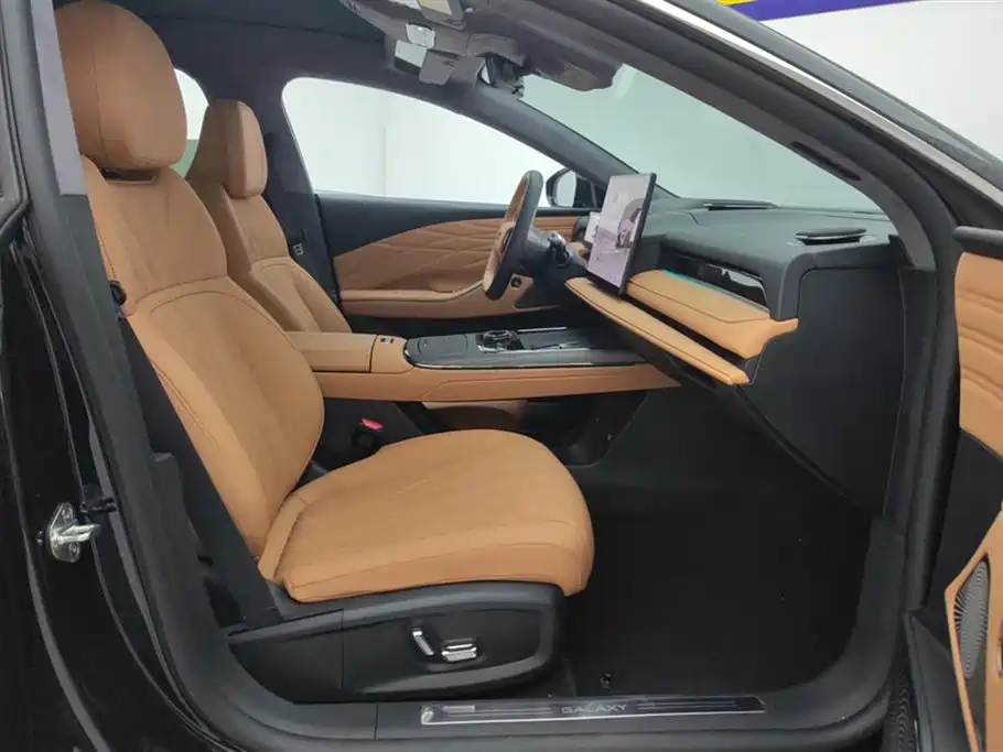 Geely Galaxy Galaxy Xingyao 8 2025 Model 130km EM-i Flagship Edition фото 8