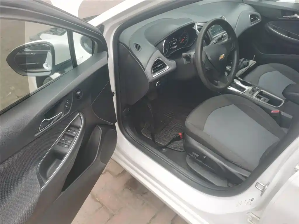 Chevrolet Cruze 2018 320 Automatic Pioneer Sunroof Edition фото 16