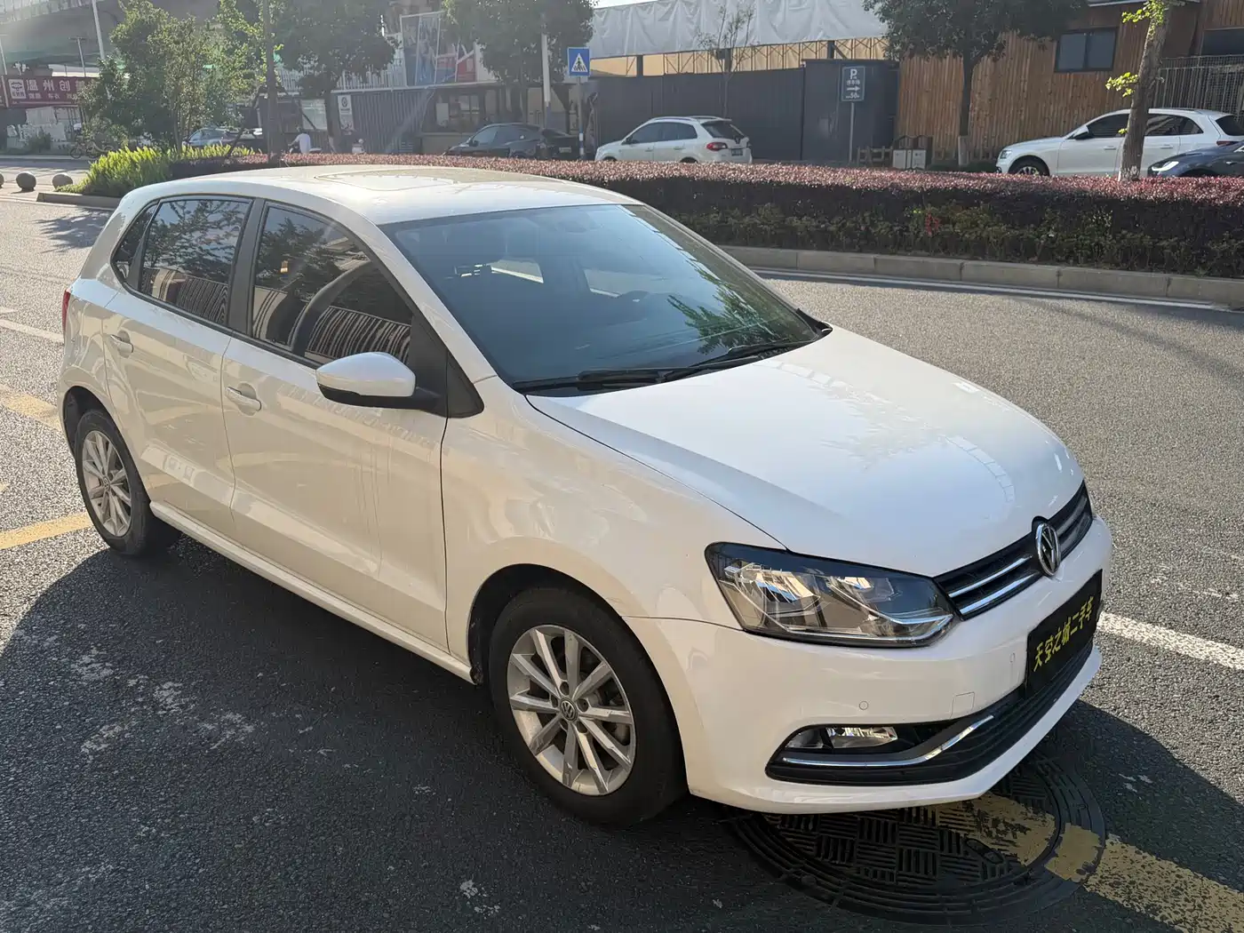 Volkswagen Polo 2014 1.6L Automatic Luxury Edition фото 10