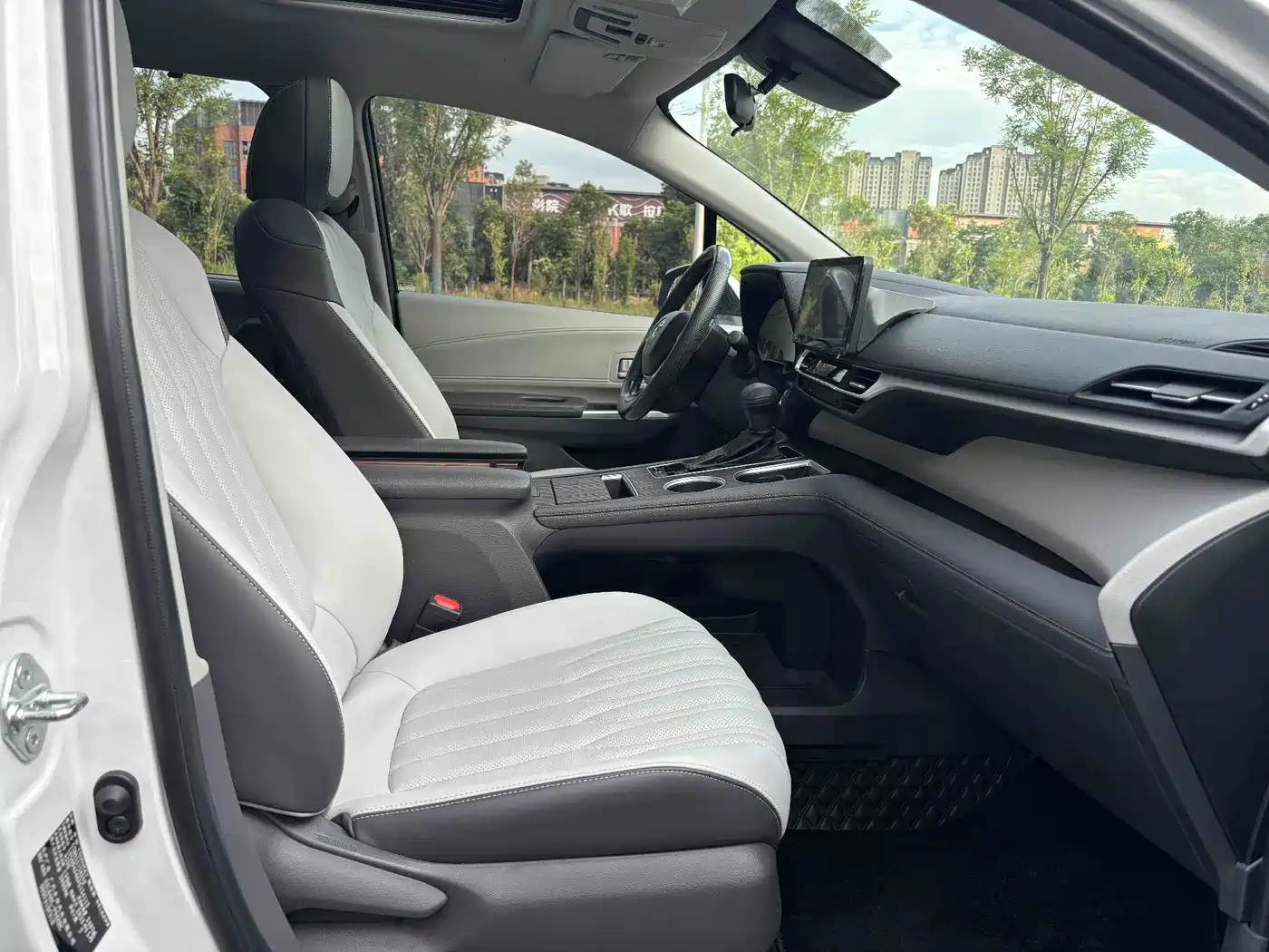 Toyota Sienna 2024 2.5L Hybrid Comfort Edition фото 7