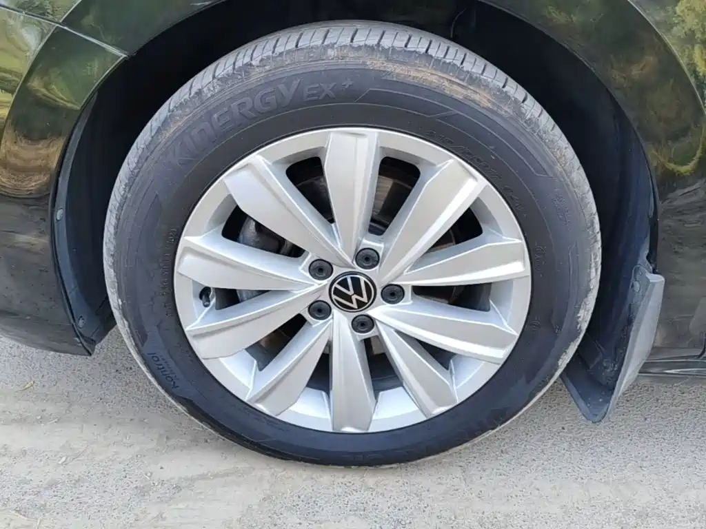 Фото 23 - Volkswagen Passat