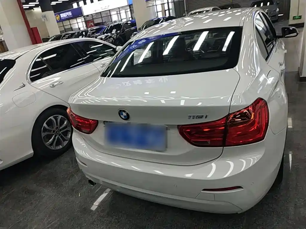 BMW 1 Series 2018 118i Fashion Edition фото 6
