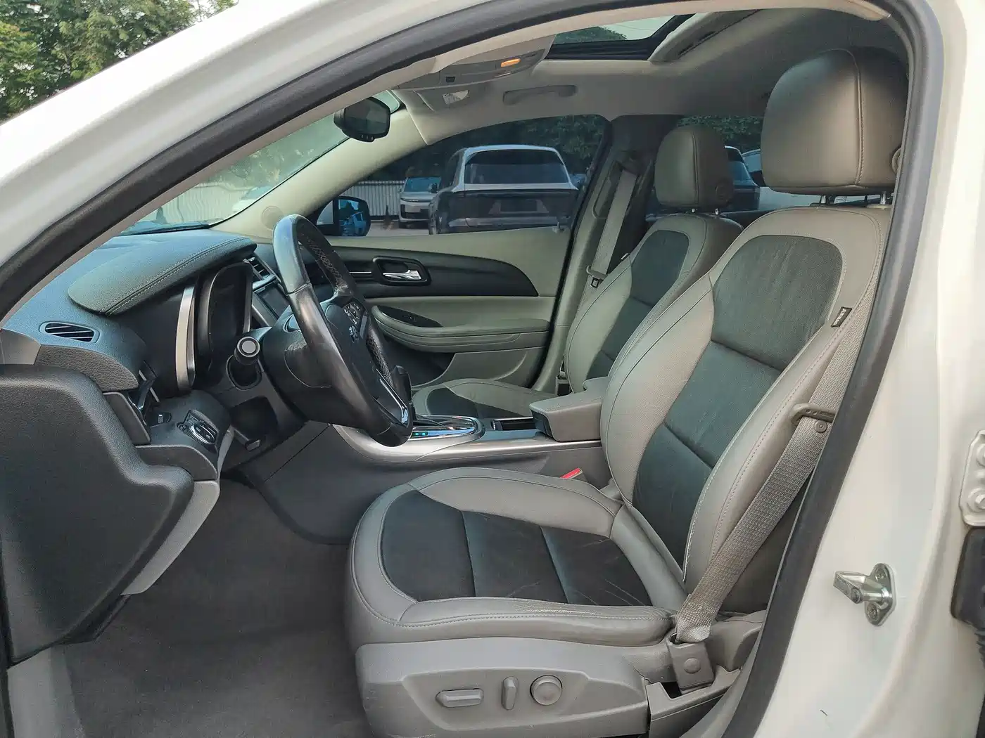 Chevrolet Malibu 2013 2.0L Automatic Luxury Edition фото 7